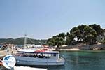 Little harbour Skiathos-stad, on the achtergrond Bourtzi - Photo GreeceGuide.co.uk